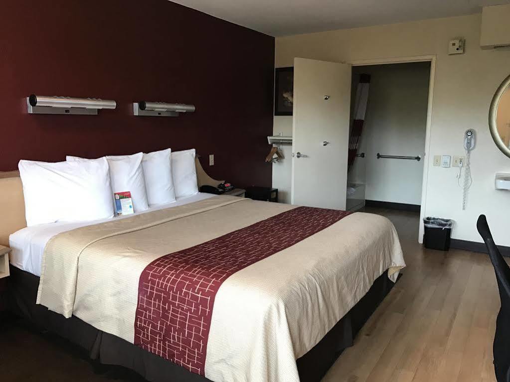Red Roof Inn Louisville Fair And Expo Εξωτερικό φωτογραφία